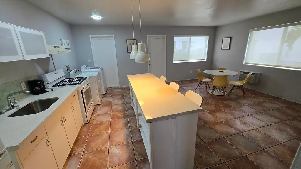 7725 Harding Avenue Miami Beach FL 33141