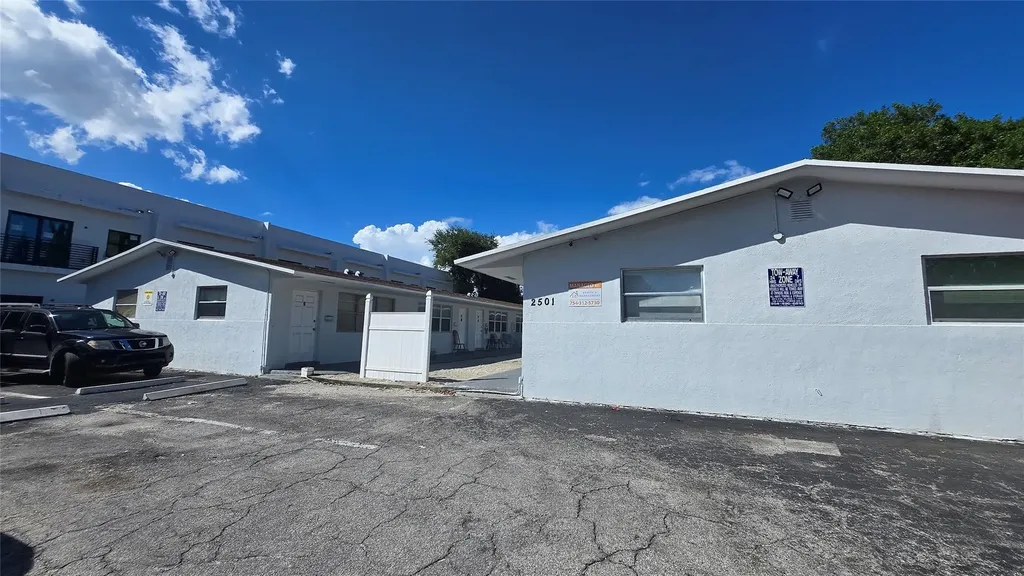 2501 Pierce Street Hollywood FL 33020