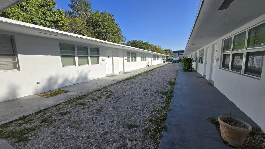 2501 Pierce Street Hollywood FL 33020