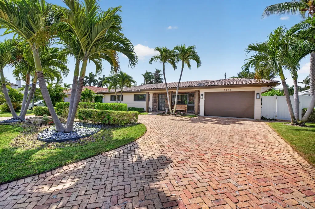 1642 SE 7th Street Deerfield Beach FL 33441