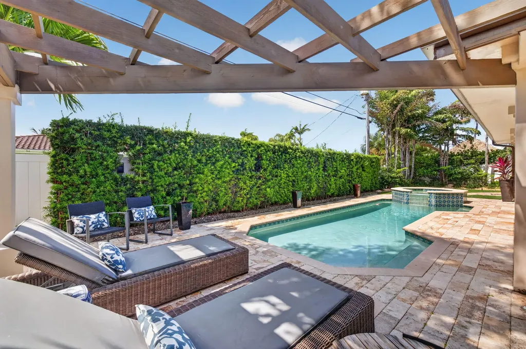 1642 SE 7th Street Deerfield Beach FL 33441