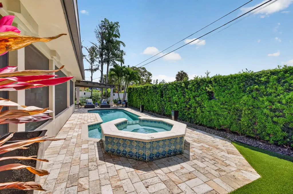1642 SE 7th Street Deerfield Beach FL 33441