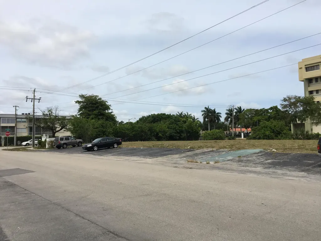 1590 NW 43rd Apt 310 Avenue Lauderhill FL 33313