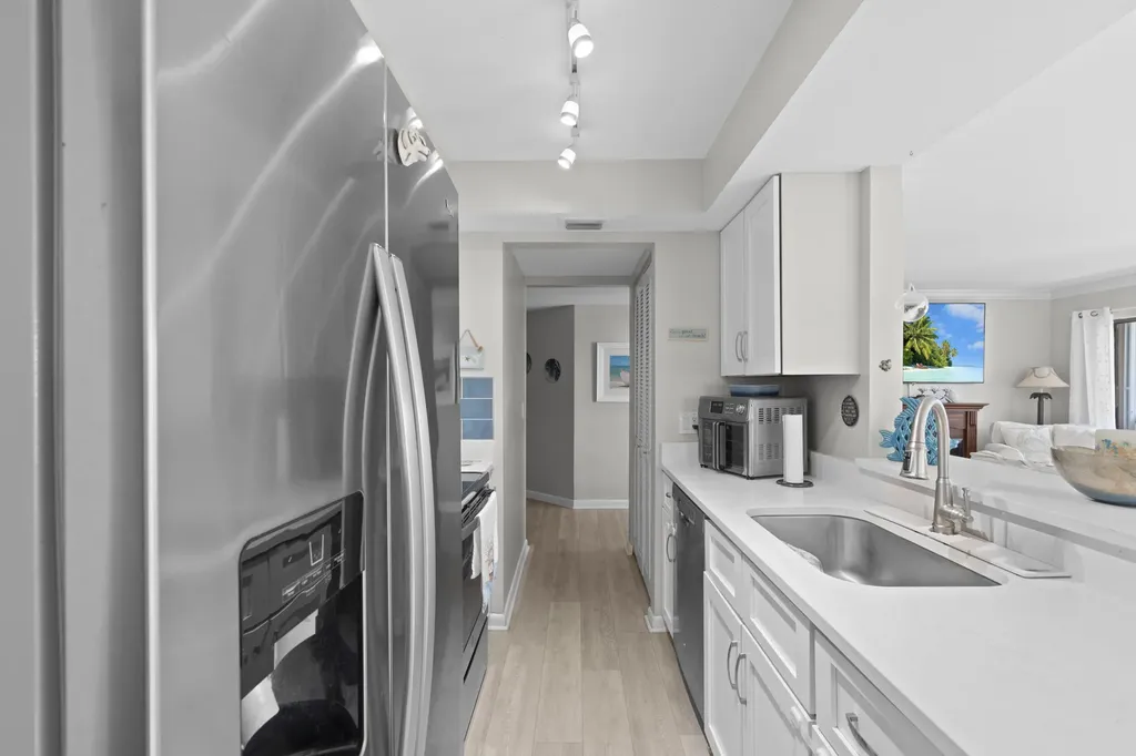233 NE Edgewater Drive Hutchinson Island FL 34996