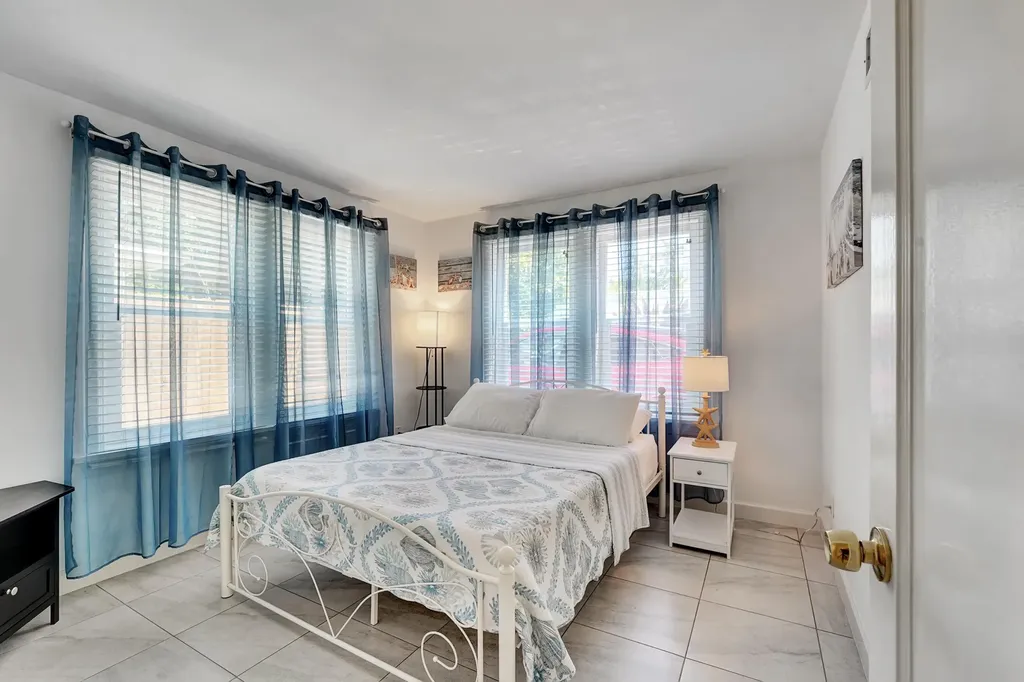 14 South Lane Boynton Beach FL 33435