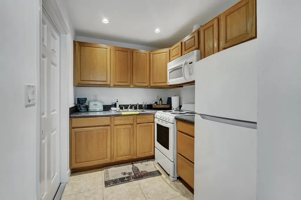 14 South Lane Boynton Beach FL 33435