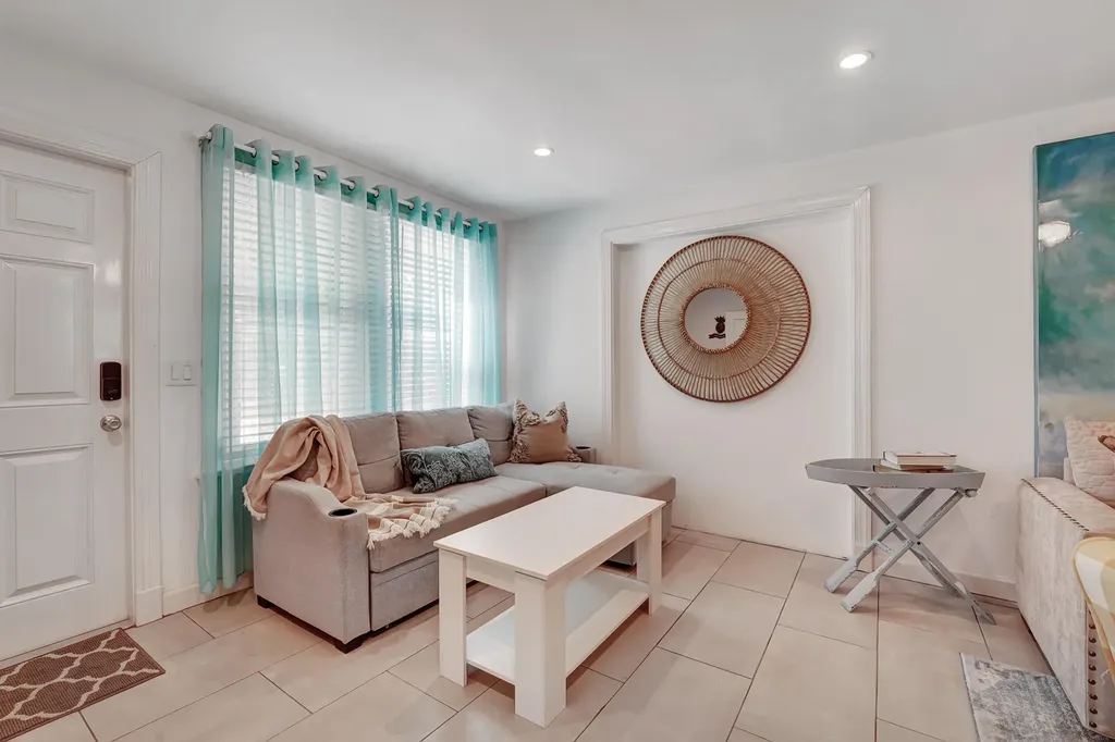 14 South Lane Boynton Beach FL 33435