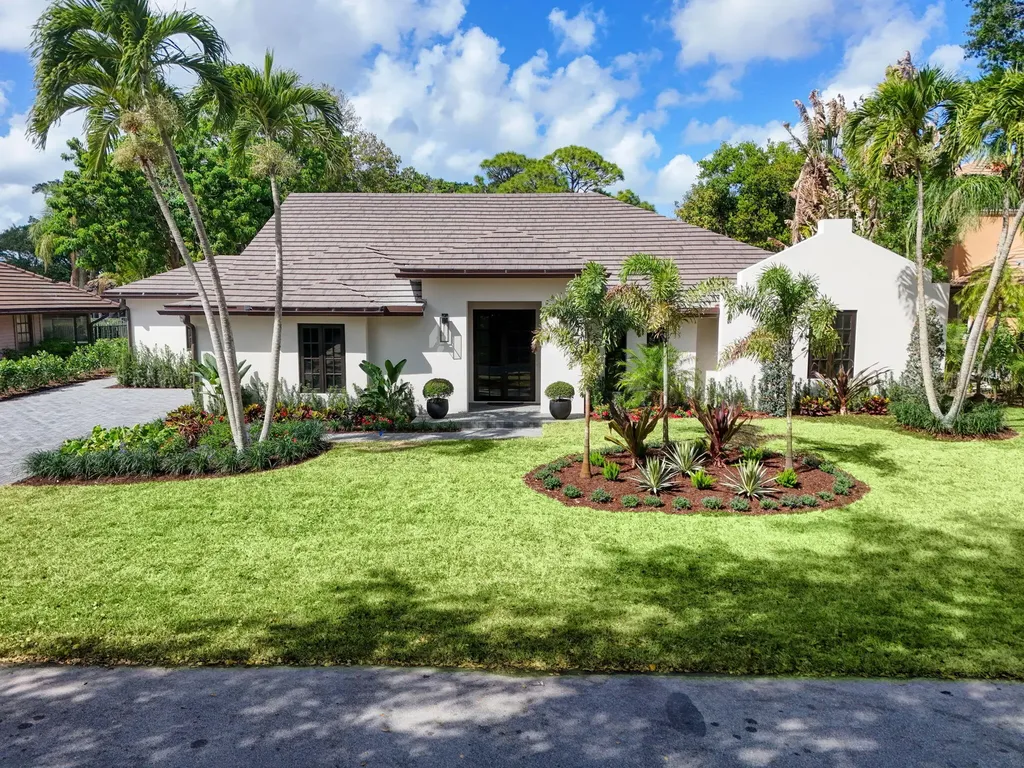 17 Carrick Road Palm Beach Gardens FL 33418
