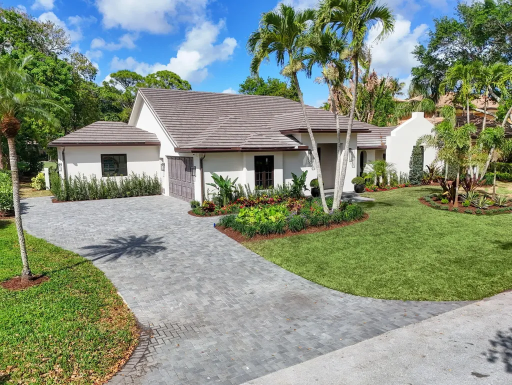 17 Carrick Road Palm Beach Gardens FL 33418