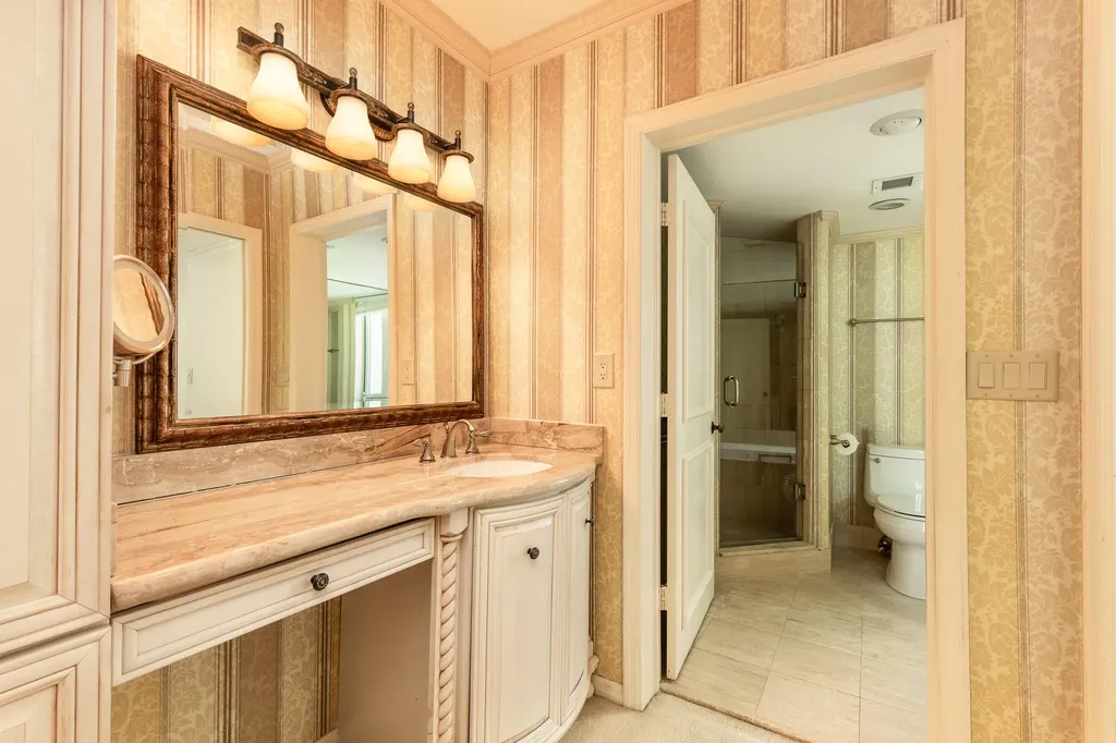 100 SE 5th Avenue Boca Raton FL 33432