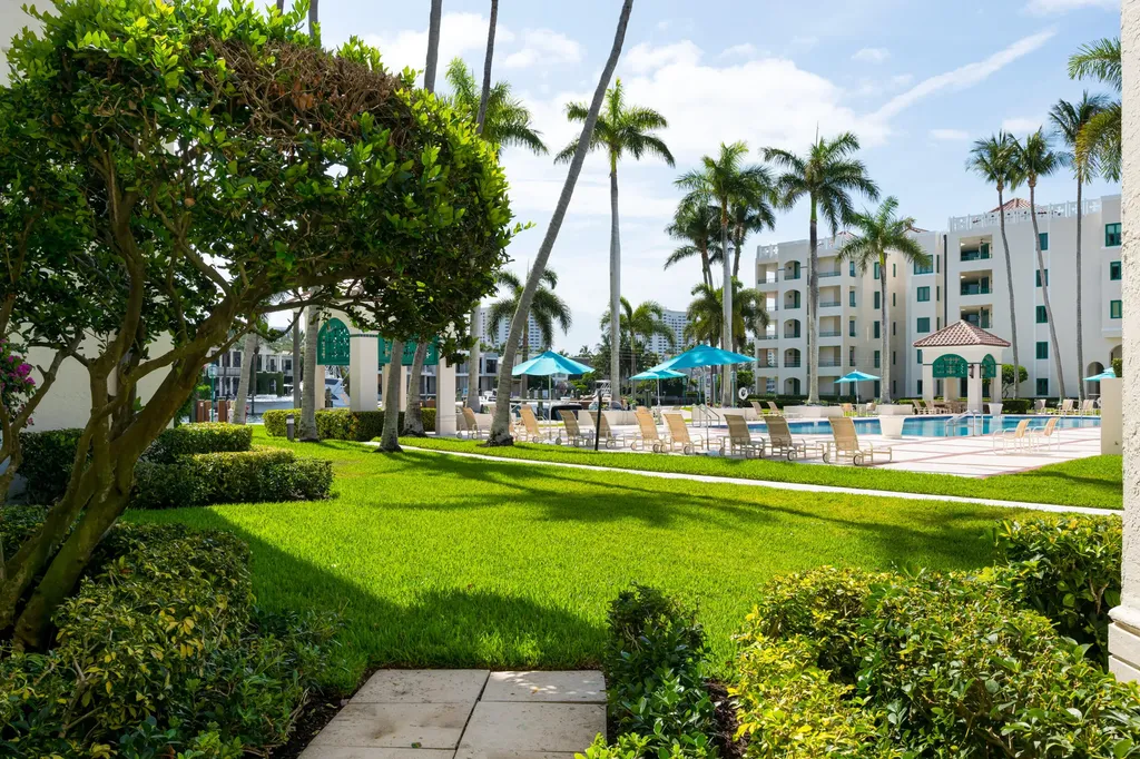 100 SE 5th Avenue Boca Raton FL 33432