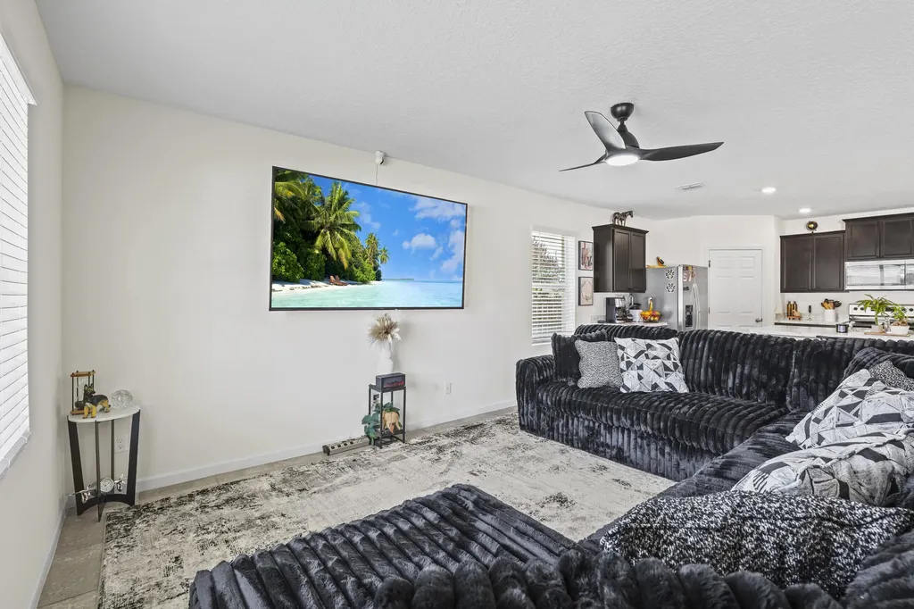1017 SW Kant Avenue Port St Lucie FL 34953