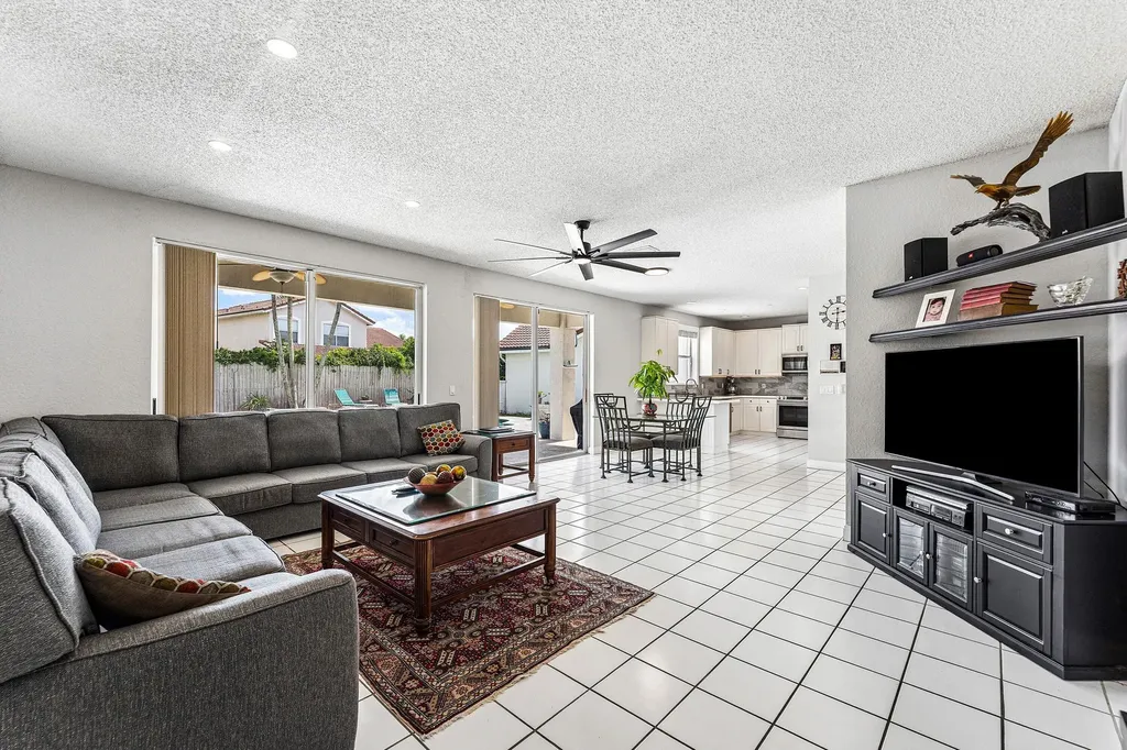 18250 Blue Lake Way Boca Raton FL 33498