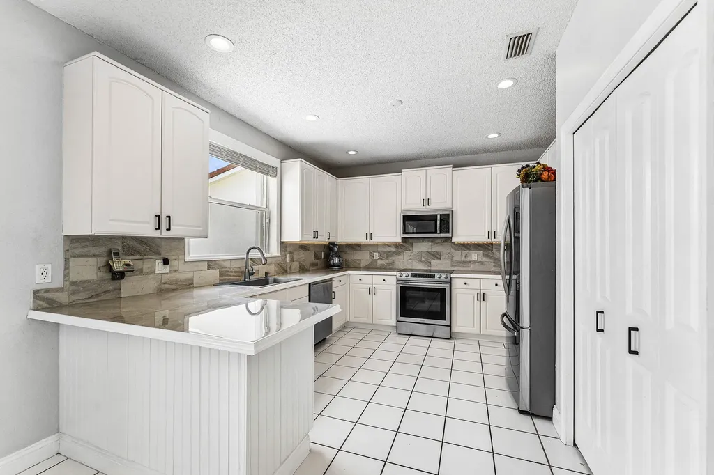 18250 Blue Lake Way Boca Raton FL 33498
