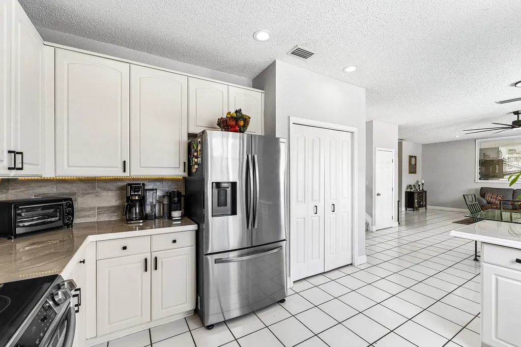 18250 Blue Lake Way Boca Raton FL 33498