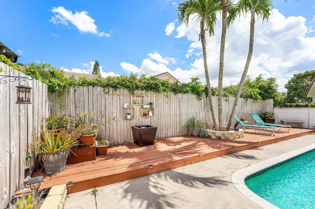 18250 Blue Lake Way Boca Raton FL 33498
