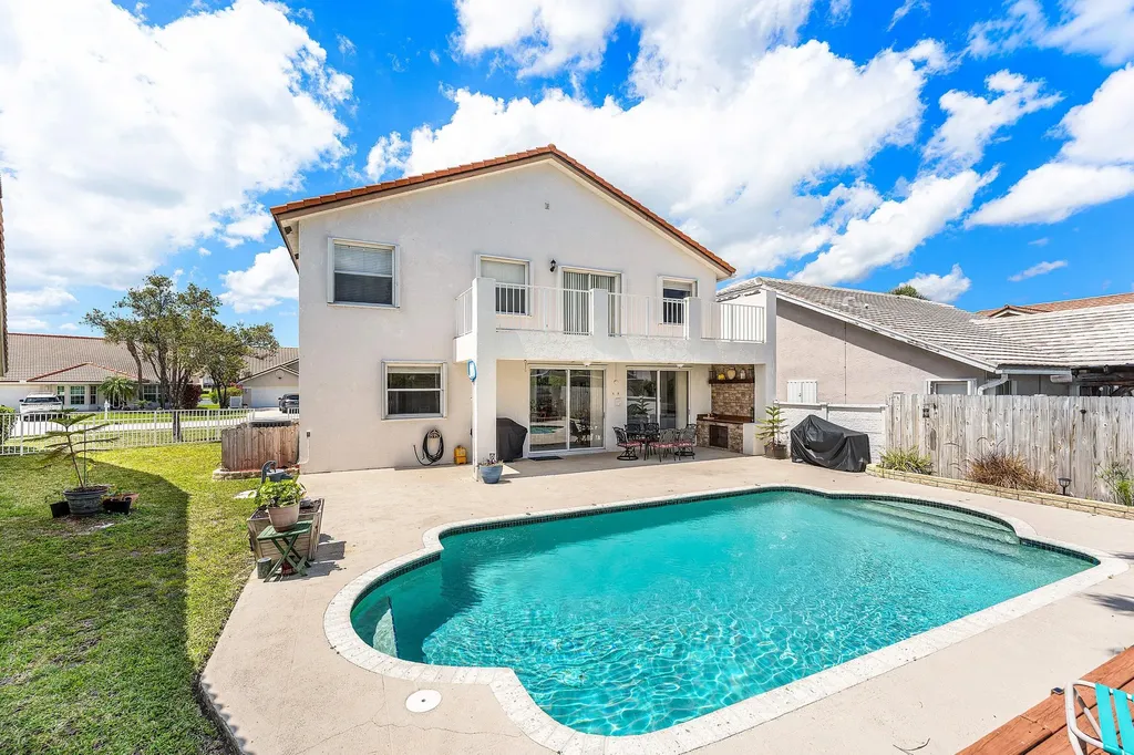 18250 Blue Lake Way Boca Raton FL 33498
