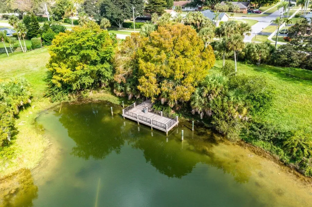 18250 Blue Lake Way Boca Raton FL 33498