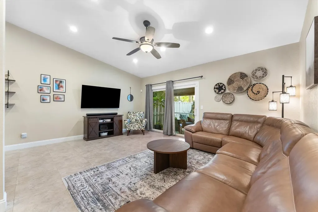 1 Hawthorne Lane Boynton Beach FL 33426