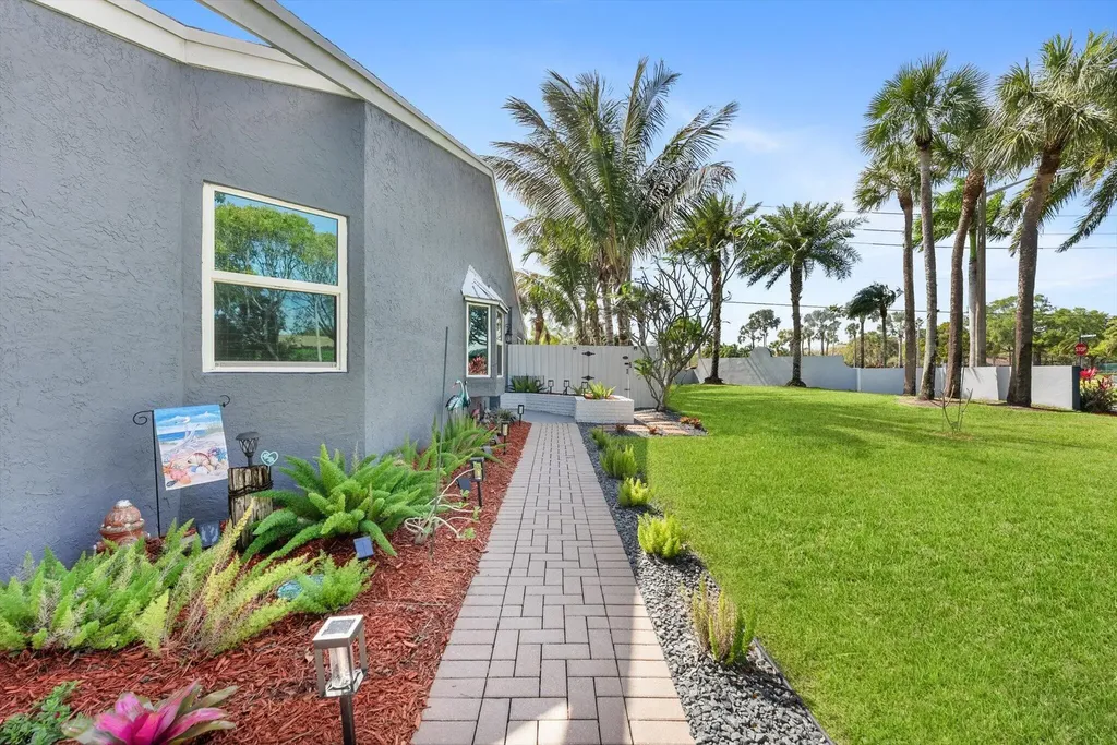 1 Hawthorne Lane Boynton Beach FL 33426