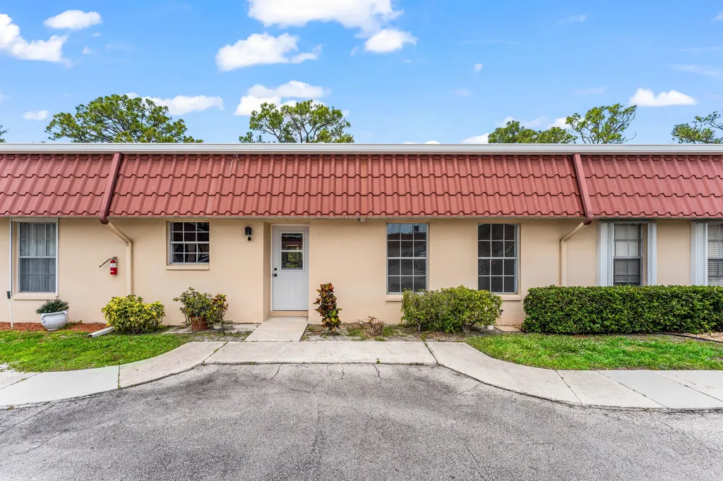 711 Laconia Circle Greenacres FL 33467