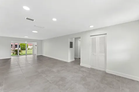 711 Laconia Circle Greenacres FL 33467