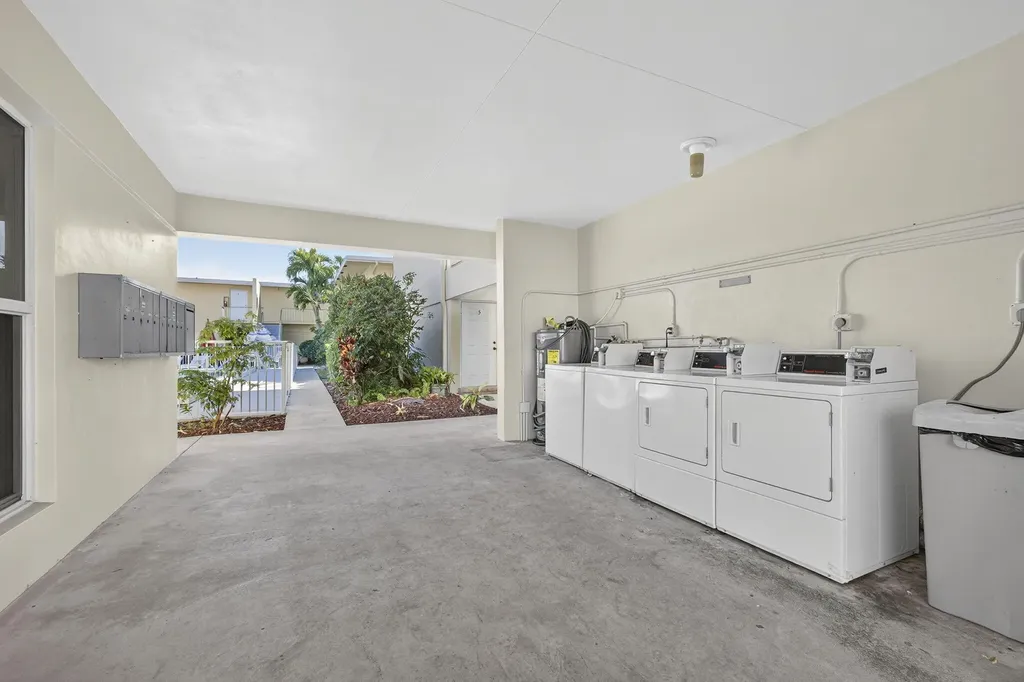 727 Hummingbird Way North Palm Beach FL 33408