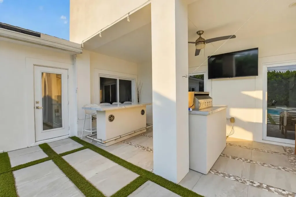 1044 NW 6th Drive Boca Raton FL 33486