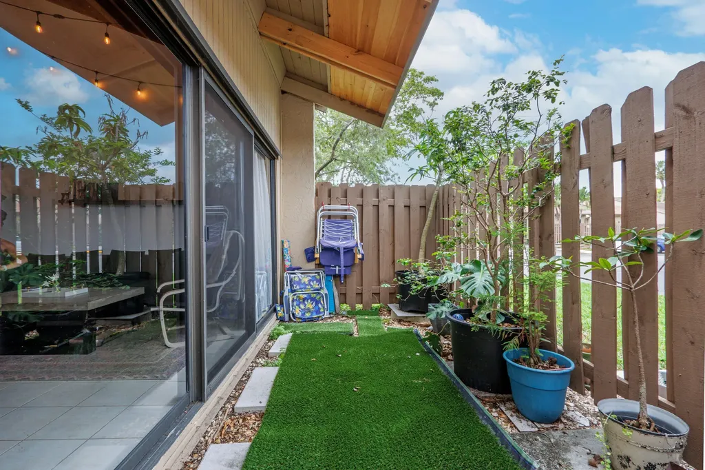 1966 SW 81st Terrace Davie FL 33324
