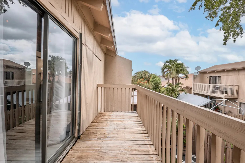 1966 SW 81st Terrace Davie FL 33324