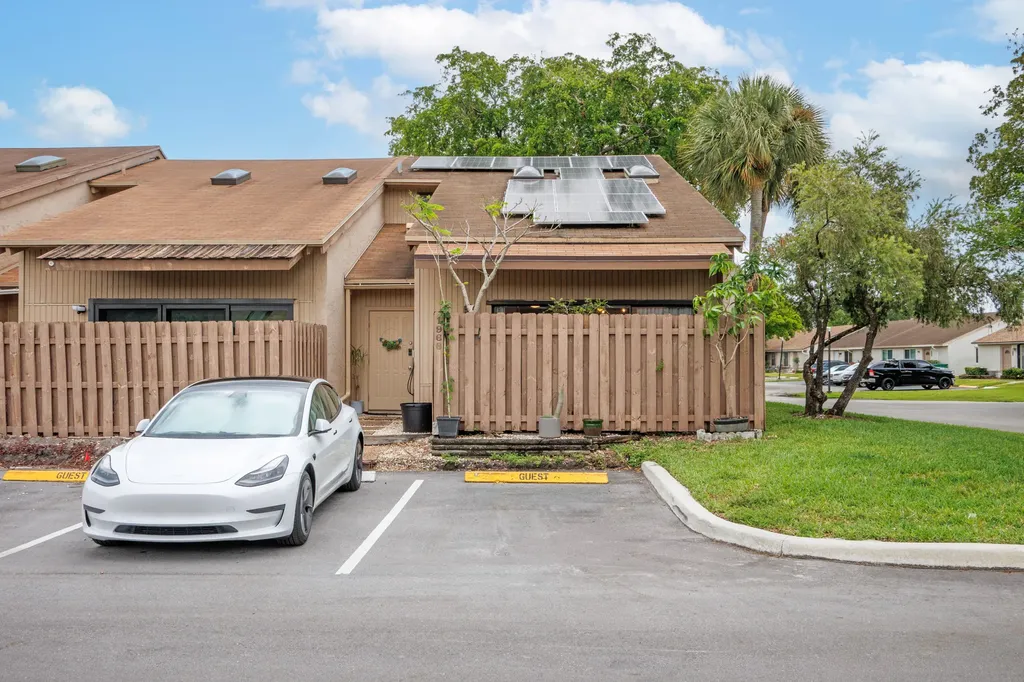 1966 SW 81st Terrace Davie FL 33324