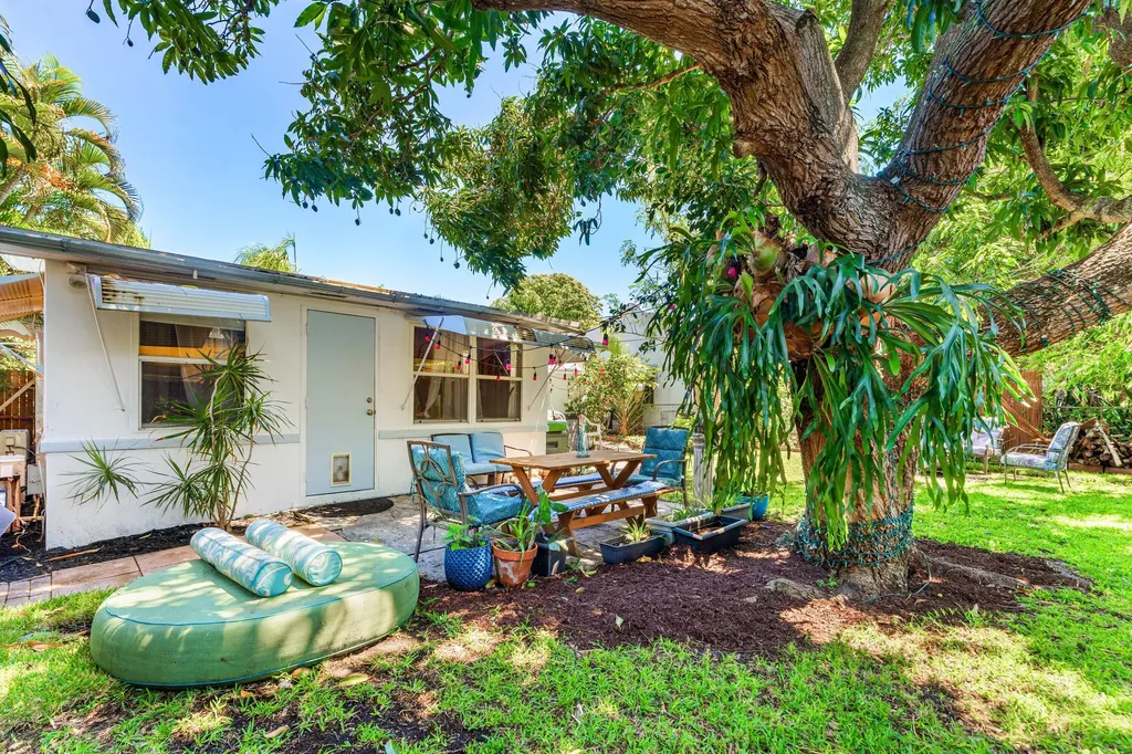 418 Kern Street West Palm Beach FL 33405