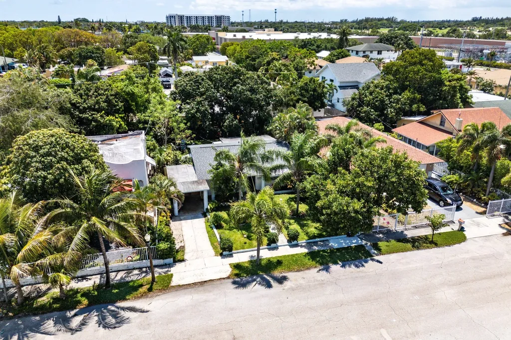 418 Kern Street West Palm Beach FL 33405