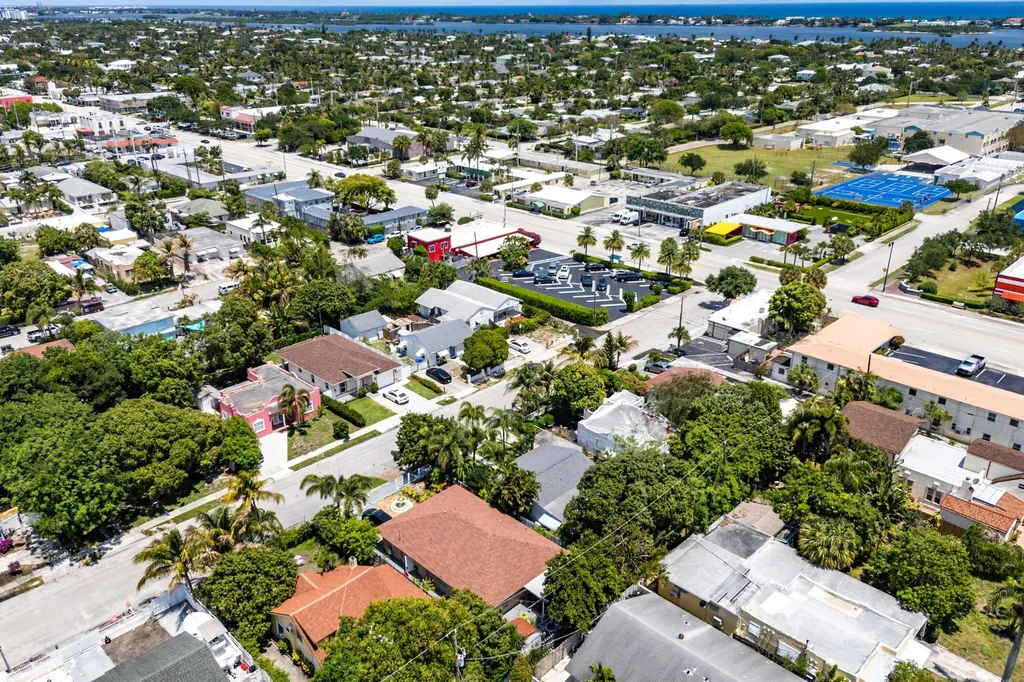 418 Kern Street West Palm Beach FL 33405