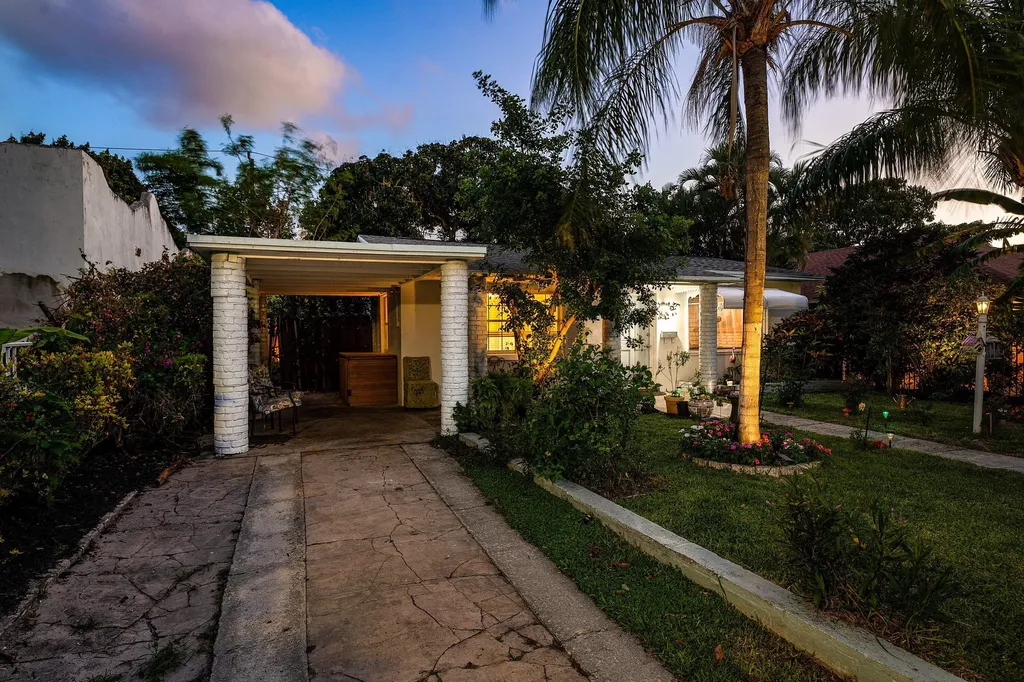 418 Kern Street West Palm Beach FL 33405