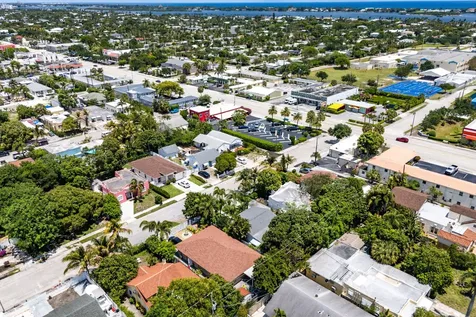 418 Kern Street West Palm Beach FL 33405