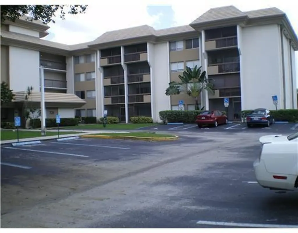 711 N Pine Island Road Plantation FL 33324