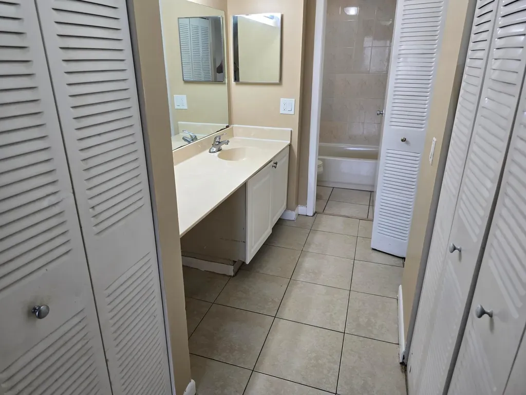 711 N Pine Island Road Plantation FL 33324