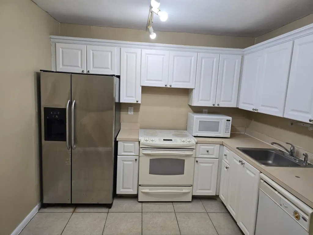 711 N Pine Island Road Plantation FL 33324