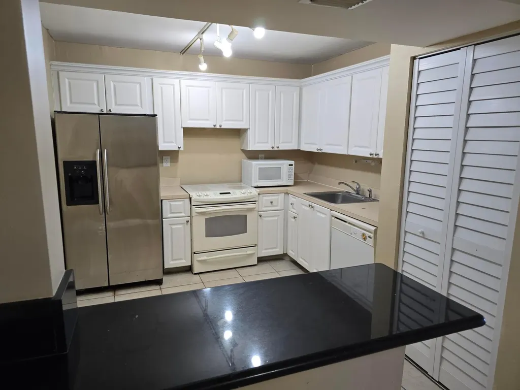 711 N Pine Island Road Plantation FL 33324