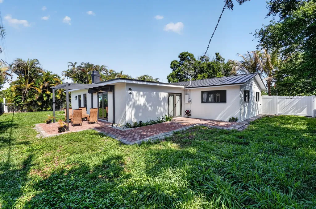 454 Dover Road Jupiter FL 33469