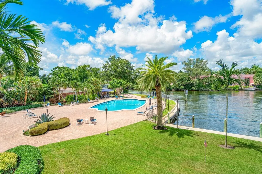 701 E Camino Real Boca Raton FL 33432