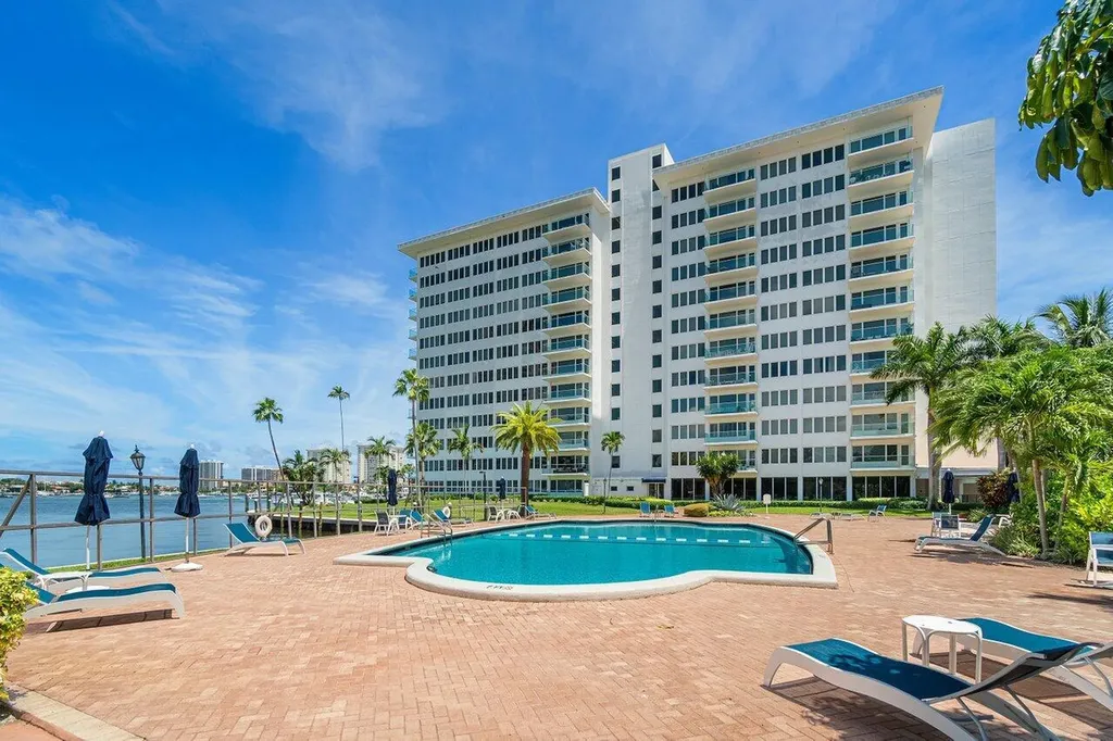 701 E Camino Real Boca Raton FL 33432