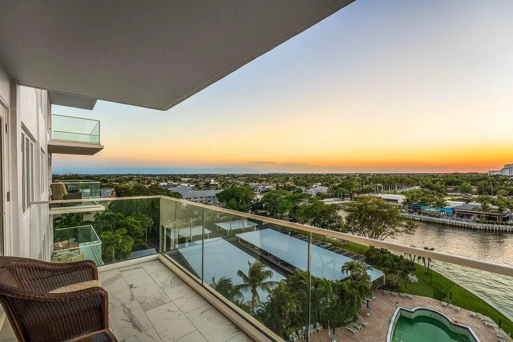 701 E Camino Real Boca Raton FL 33432