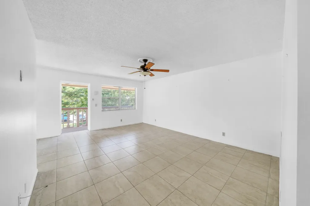 89 Canterbury D West Palm Beach FL 33417