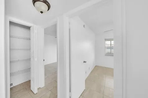 89 Canterbury D West Palm Beach FL 33417