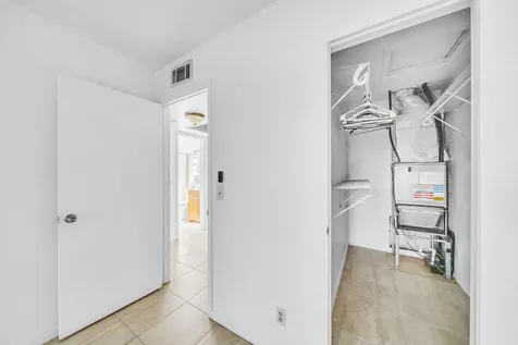 89 Canterbury D West Palm Beach FL 33417