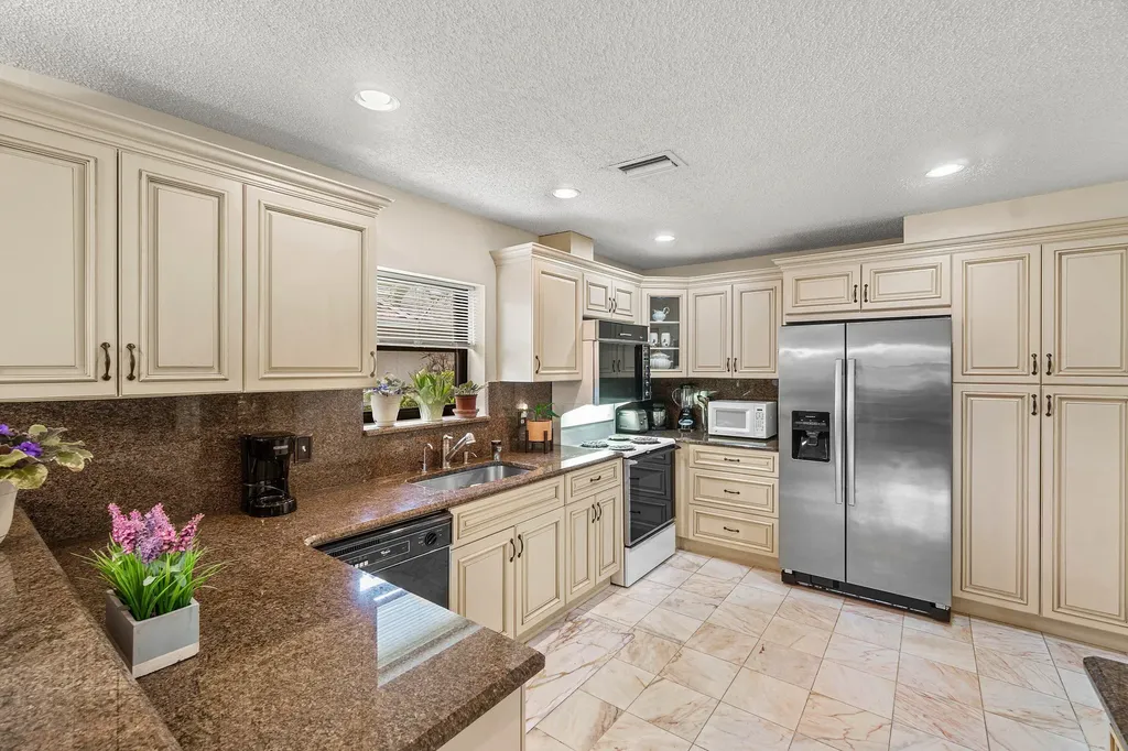5692 Willow Creek Lane Delray Beach FL 33484