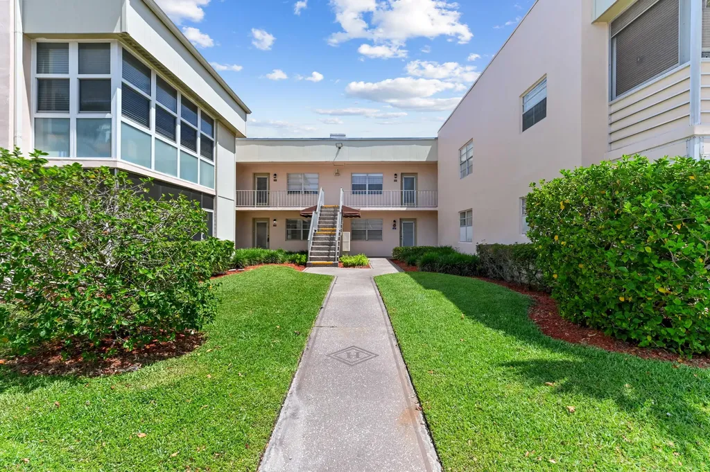 346 Capri Delray Beach FL 33484