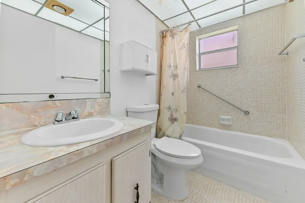 346 Capri Delray Beach FL 33484